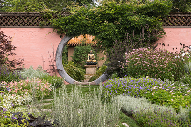An image of a garden designed by Beatrix Farrand.