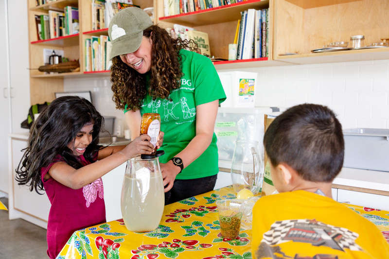 An NYBG employee teaching children how to cook